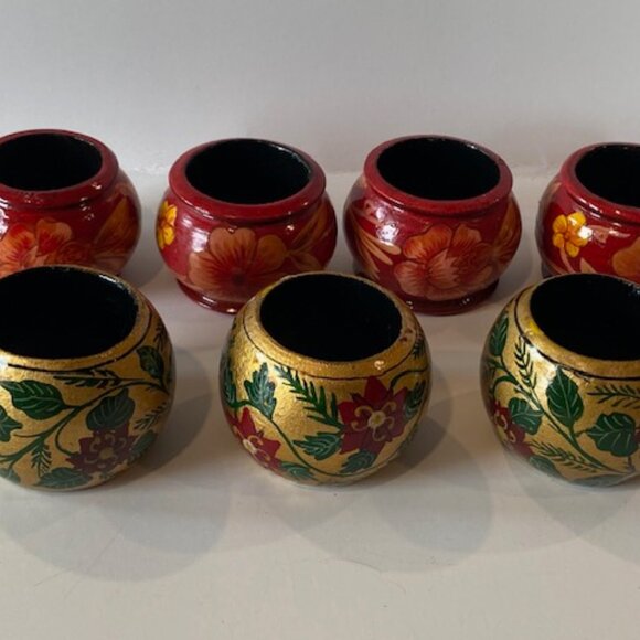 Vintage Painted wooden Holiday/ Christmas Napkin Rings. 7 Rings - Picture 2 of 10